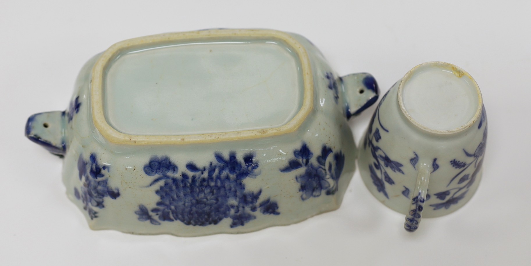 A Chinese blue and white salvage cup and a small Chinese tureen, tureen 19cms wide